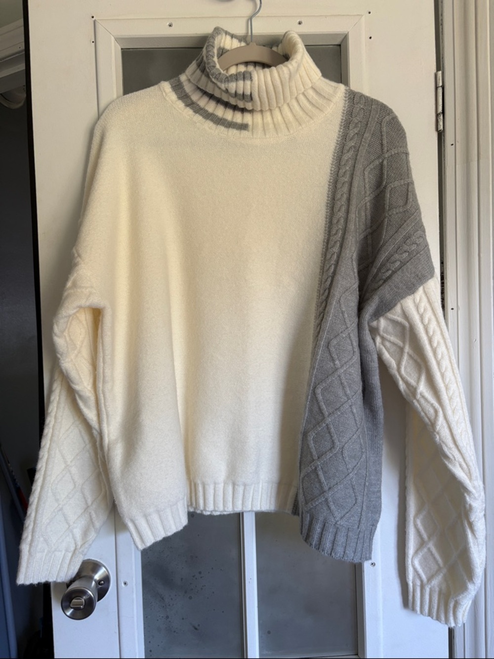 Turtleneck Colorblock Cable-Knit Sweater and Skirt Set - Cream & Gray
